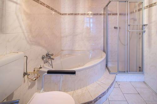 EG Wannen-Duschbad mit WC Ansicht 2 - 