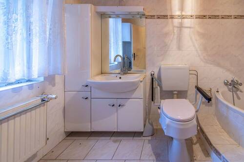 EG Wannen-Duschbad mit WC - 