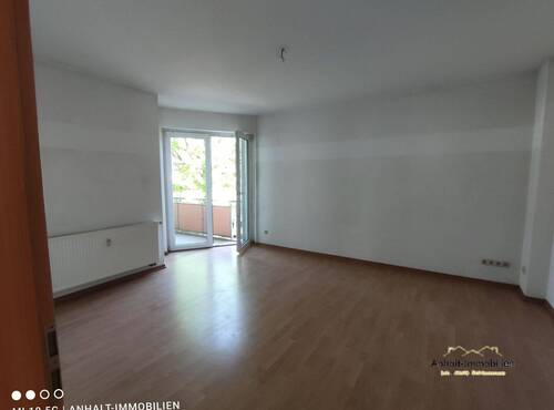 Wohnzimmer - 3 Zimmer Etagenwohnung zur Miete in Bitterfeld