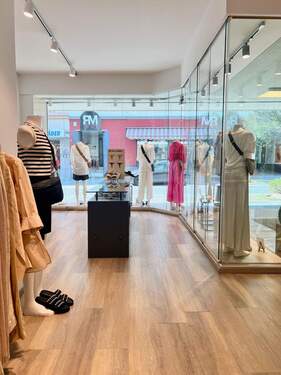 EG Gewerbe - Mehrfamilienhaus, Wohnhaus mit 262,00 m² in Solingen zum Kaufen