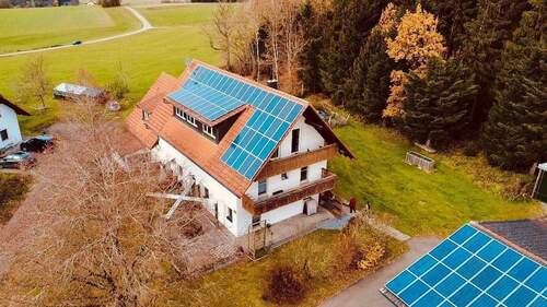 Außenansicht - Mehrfamilienhaus in Bad Waldsee, Ihr Platz zum Durchatmen – Wohnen, Arbeiten & Vermieten in einmaliger Waldrandlage!