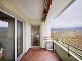 Großer, überdachter Balkon mit unverbauter Aussicht - 3 Zimmer Etagenwohnung zum Kaufen in Gerlingen