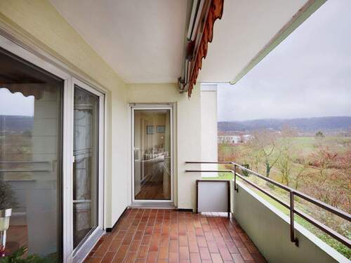 Großer, überdachter Balkon mit unverbauter Aussicht - 3 Zimmer Etagenwohnung zum Kaufen in Gerlingen