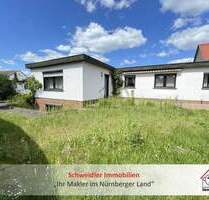 Wohnen auf einer Ebene: Bungalow mit großem Garten und Garage in Lauf a.d. Pegnitz
