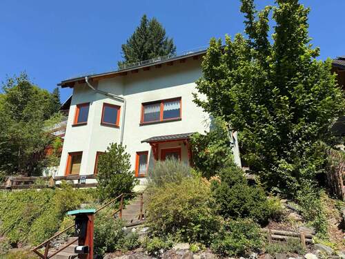 Vorderansicht - Einfamilienhaus in Leutenberg: Ihr Rückzugsort im Grünen - Nähe zur Natur inklusive