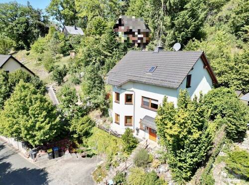 Luftbild - 5 Zimmer Mehrfamilienhaus, Wohnhaus zum Kaufen in Leutenberg