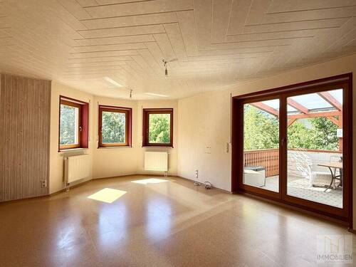 1.OG: Lichtdurchflutetes Wohnzimmer - 