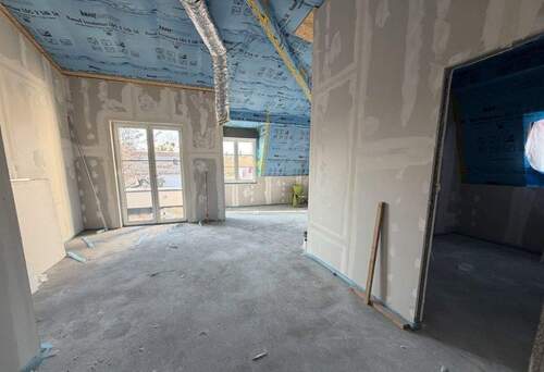 Wohnung mit Blick Richtung Balkon - 4 Zimmer Etagenwohnung in Stahnsdorf