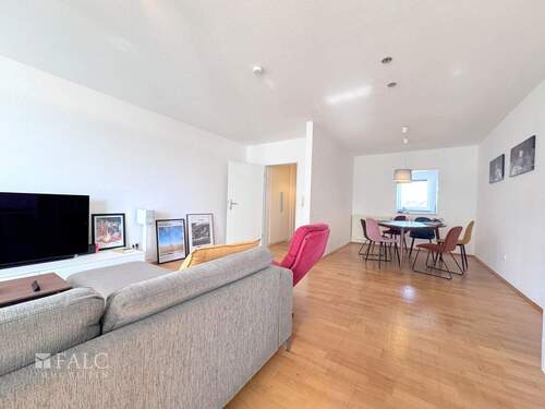 Wohnzimmer 2 - 3 Zimmer Etagenwohnung zum Kaufen in Bonn