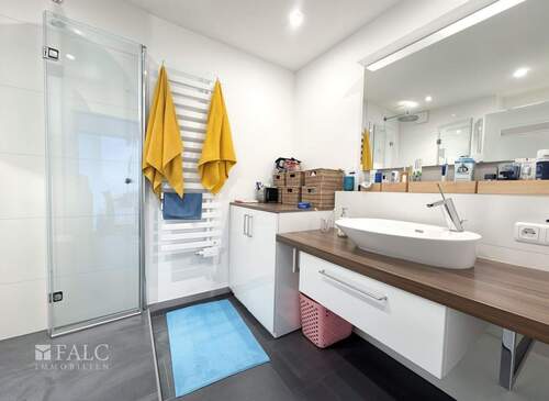 Badezimmer 1 - Etagenwohnung mit 102,00 m² in Bonn zum Kaufen