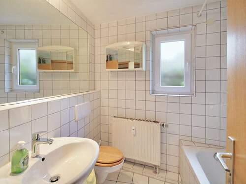 Tageslichtbad mit Badewanne - Etagenwohnung mit 84,00 m&sup2; in Leinfelden-Echterdingen zum Kaufen