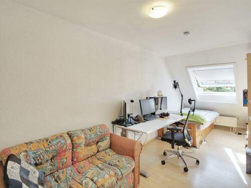 Helles Kinder- oder Arbeitszimmer - 