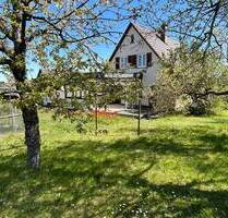 Gartenparadies in Renningen-Malmsheim: Herrlich gelegenes EFH mit Sonnenterrassen und 2 Garagen