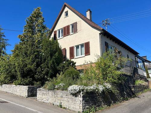 Ostansicht mit Vorgarten - 5 Zimmer Einfamilienhaus zum Kaufen in Renningen