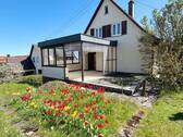Ansicht mit großer Terrasse - 5 Zimmer Einfamilienhaus in Renningen