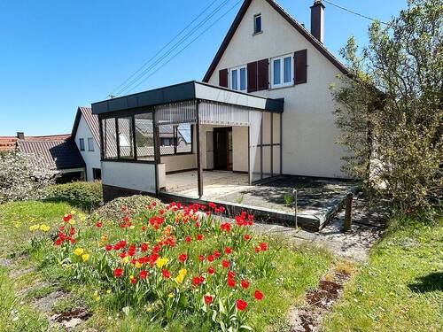 Ansicht mit großer Terrasse - 5 Zimmer Einfamilienhaus in Renningen