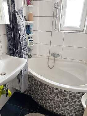 .. schöne Eckbadewanne ! - 