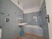 Bad mit Wanne - 