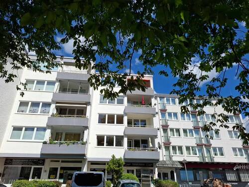 Vorderfassade - 3 Zimmer Etagenwohnung zum Kaufen in Haar