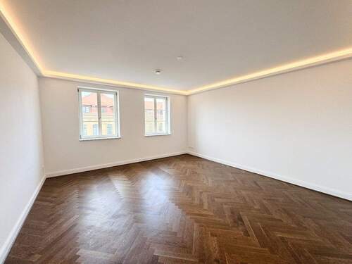 Wohnzimmer - Jetzt aber! + Erstbezug mit Dachloggia + Parkett + FB-Heizung + Wanne & Dusche + LED-Licht