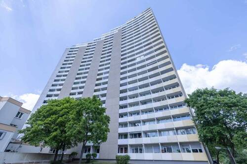 Hausansicht - 2 Zimmer Etagenwohnung zum Kaufen in Erlangen