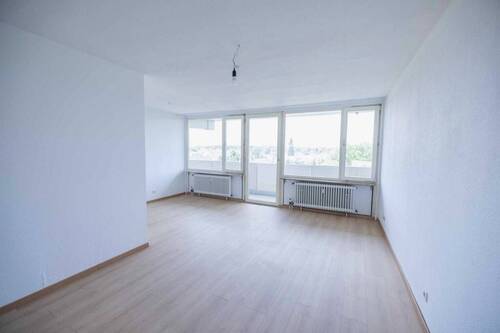 Helles Wohnzimmer - 2 Zimmer Etagenwohnung in Erlangen