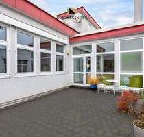 Gewerbeimmobilie mit hellem, offenem Raumkonzept und 35 Parkplätzen - Sersheim