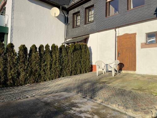 Platz hinter dem Haus - 