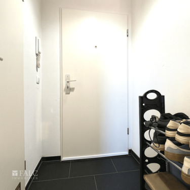 Eingang/Flur - 1 Zimmer Etagenwohnung zum Kaufen in Köln