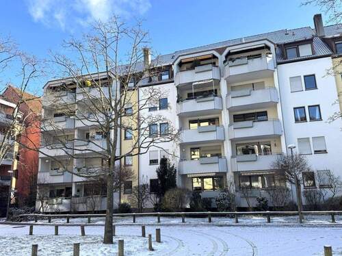 Außenansicht - 2-Zimmer-Eigentumswohnung mit Westbalkon und PKW-Stellplatz im Parkhaus in zentrumsnaher und beliebter Lage – derzeit vermietet