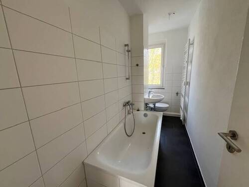 Bad.jpg - 4 Zimmer Etagenwohnung in Zwickau