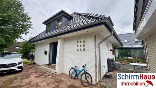 Hausansicht Garagenseite - 