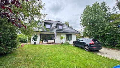 Ansicht Haus Straßenseitet - Zwei Häuser, unzählige Möglichkeiten - Stilvolles Wohnensemble im Herzen von Elmshorn