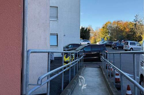 Zugang auch mit Rampe - 