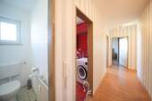 Flur Blick ins WC und Bad - 
