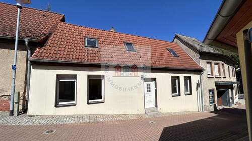 2 - EFH Front - 4 Zimmer Reihenmittelhaus zum Kaufen in Hettstedt