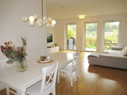 Panoramafenster in Wohnzimmer - 2 Zimmer Etagenwohnung zur Miete in Wuppertal