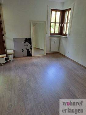  Wohnzimmer - 4 Zimmer Etagenwohnung in Buckenhof