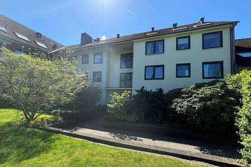 Außenansicht - Großzügige 3-Zimmer-Wohnung mit Balkon