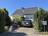 Hausansicht von Straße - Gepflegtes Einfamilienhaus im östlichen Minden