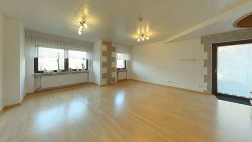 09_Wohn-und Esszimmer_linkes Haus - 