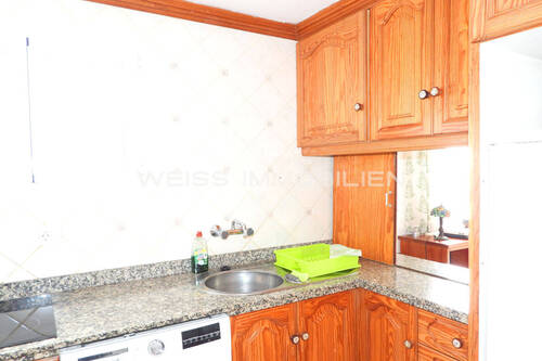 Die Küche mit Durchreiche zum Wohn- und Esszimmer - 