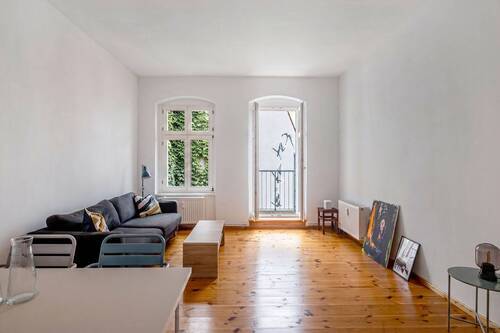 Wohnzimmer - Frisch renovierte Altbauperle mit großem Balkon - ruhig & zentral in Prenzlauer Berg