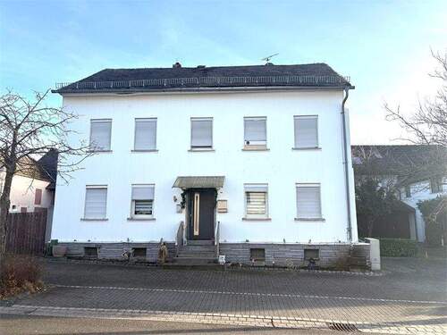 Frontansicht - 8 Zimmer Mehrfamilienhaus, Wohnhaus zum Kaufen in Rettert