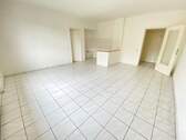 Wohnzimmer mit offener Küche - Frisch renovierte 2 Zimmerwohnung