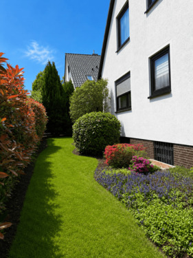 Vorgarten - 8 Zimmer Einfamilienhaus zum Kaufen in Isernhagen