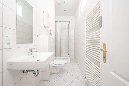 Dur21 WE19 Bad - Etagenwohnung mit 42,00 m&sup2; in Berlin zum Kaufen