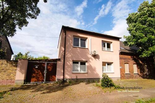 Hausansicht - 4 Zimmer Doppelhaushälfte in Bitterfeld-Wolfen