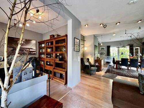 Wohnen - Einfamilienhaus mit 302,70 m&sup2; in Lich zum Kaufen