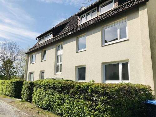 Hausansicht - 3-Zimmer Wohnung mit Tageslichtbad im 1. Obergeschoss!